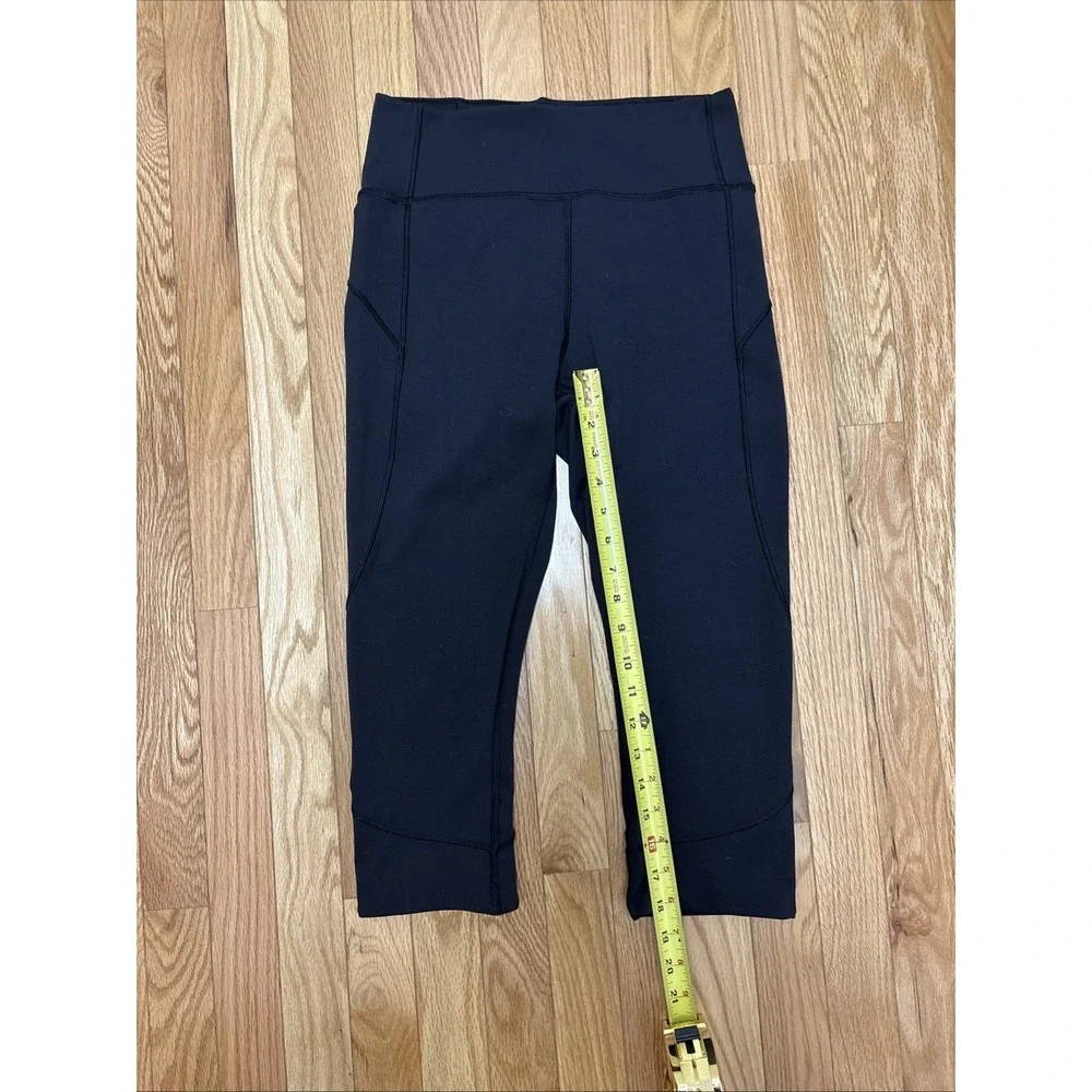 Lululemon Woman's Black In‎ Movement Crop 19